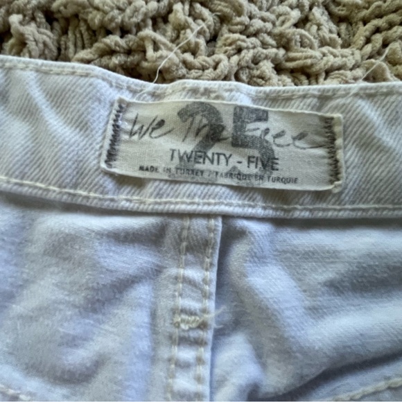 Free People We The Free size 25 Tapered Baggy Boyfriend Jeans Chalk White Denim - Picture 12 of 14